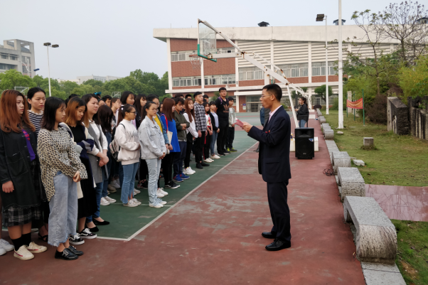 学院党委相关负责人作主题教育.png