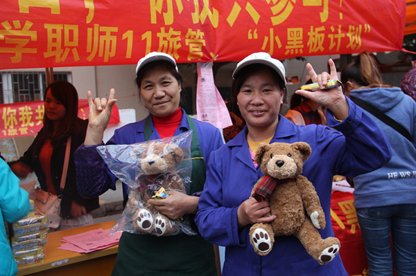 后勤工作人员也积极参与活动