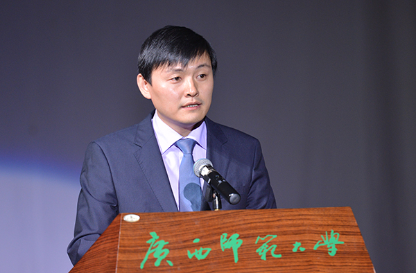 海伦钢琴股份有限公司相关负责人在开幕式上发言