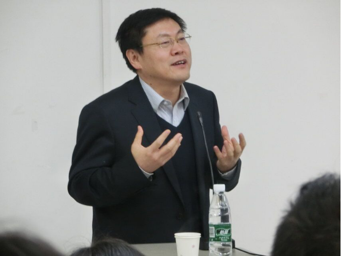 杜育红教授在讲座中