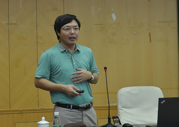 李传起副校长为新教职工讲解我校发展现状与教师生涯发展规划（大学生通讯社                      </div></div>
                                <!--新闻内容结束-->

                                <div class=
