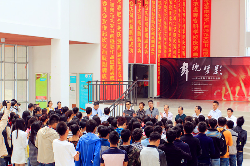 开幕式现场(出版社 余向丽 摄)