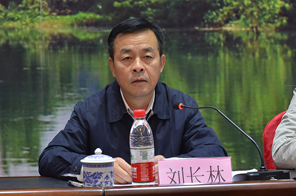 自治区党委统战部常务副部长刘长林在推进会上讲话