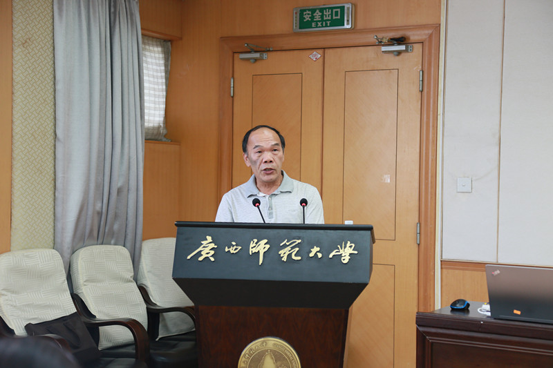 教学视导组理工科组组长石贵玉教授做汇报_副本.jpg