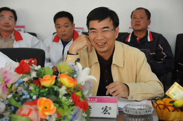 梁宏校长向桂林市委、市政府领导介绍学                    </div></div>
                                <!--新闻内容结束-->

                                <div class=