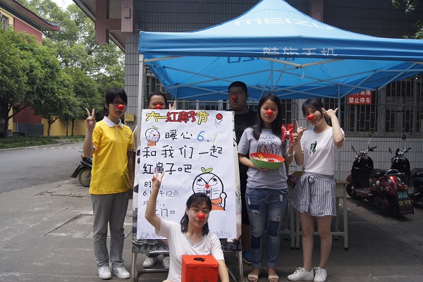 活动结束合影.JPG