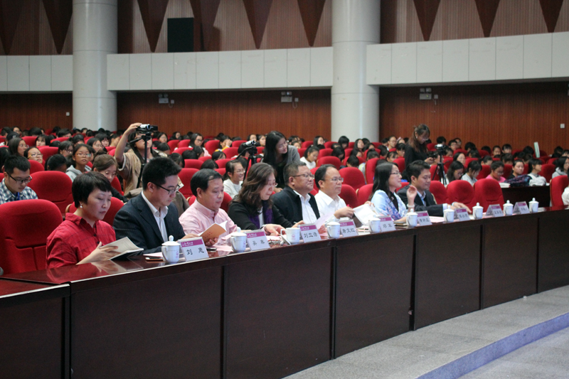 “中文之光•德育讲坛”活动现场 - 副本.JPG “中文之光•德育讲坛”活动现场 - 副本.JPG