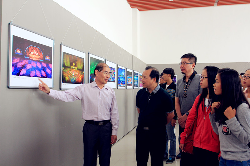 陈小建先生为现场观众讲解拍摄技巧