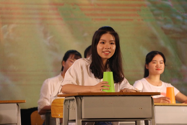 2016级文管班节目《稻香》.JPG