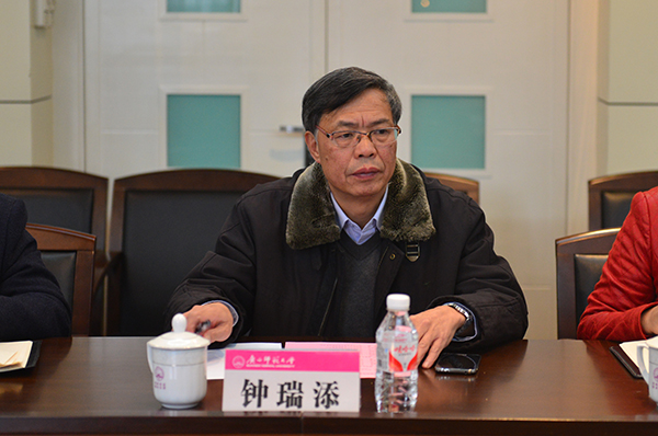 副校长钟瑞添参加座谈会
