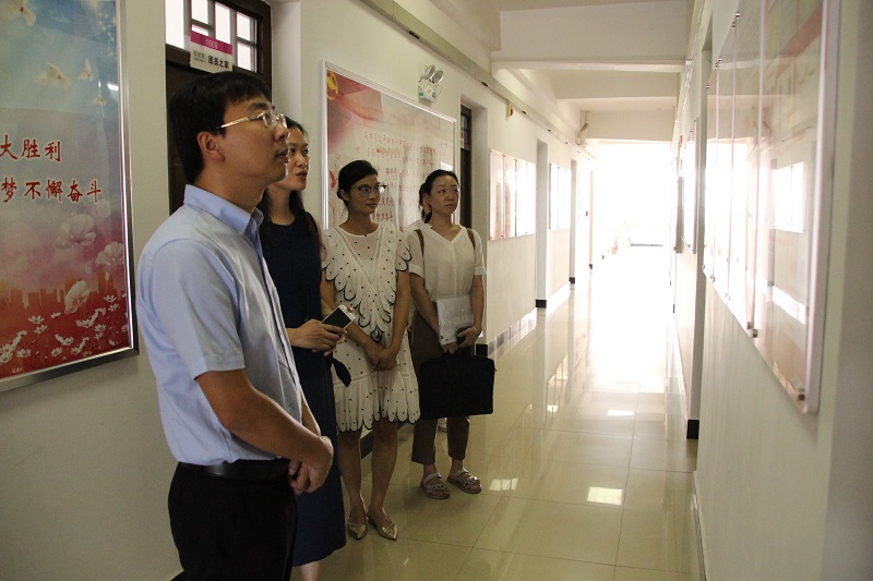 参观团委文化长廊.JPG