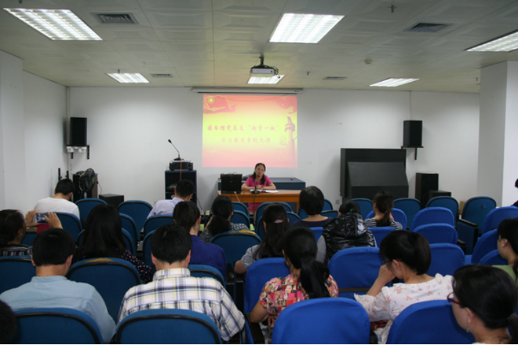 图书馆全体党员认真聆听“两学一做”专题教育党课