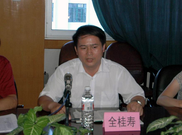 自治区先教办指导二组组长全桂寿同志对我校的工作表示肯定。
