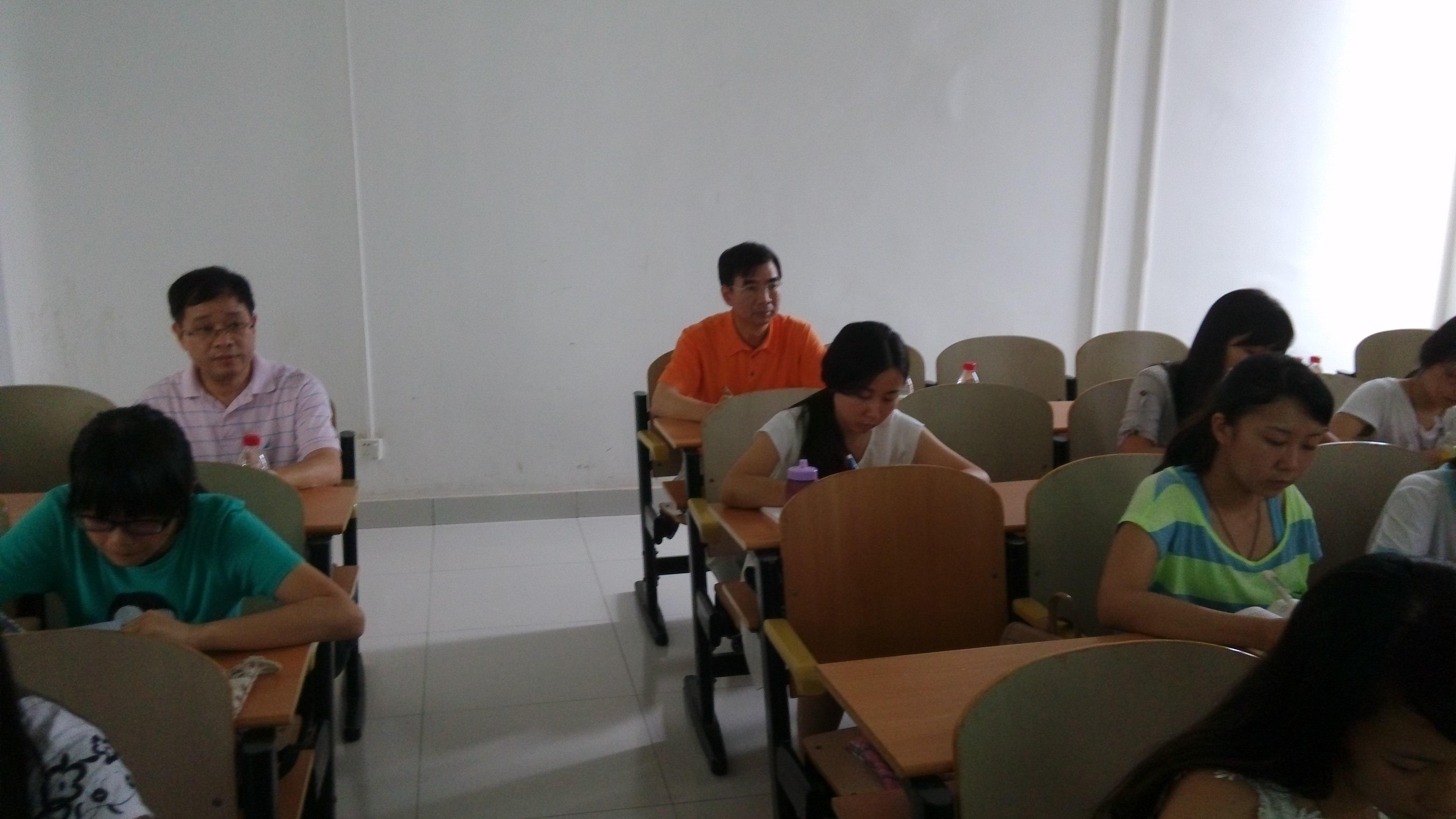 梁宏校长深入文学院课堂听课调研(图文)