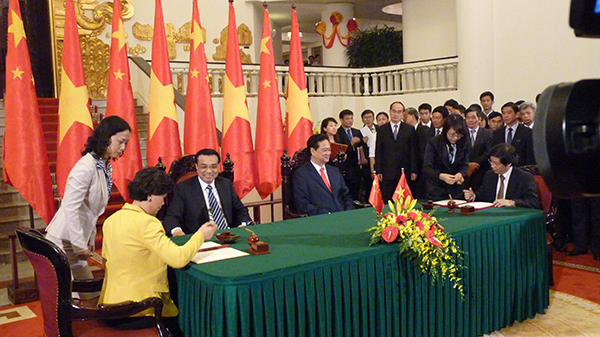 汉办主任许琳与河内大学校长阮庭伦签署合作建设孔子学院协议