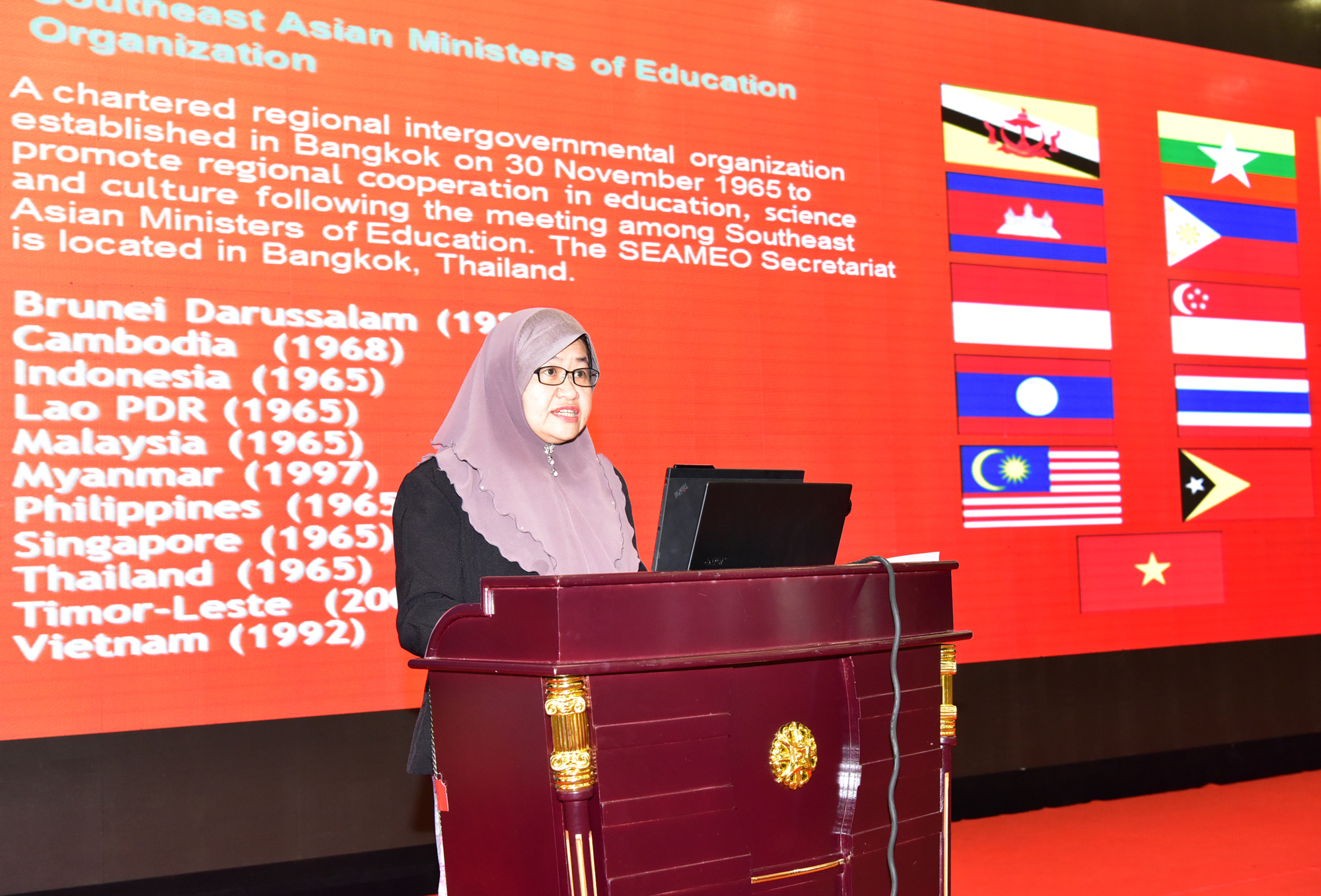 泰国兰实大学旅游酒店管理学院院长Sasithara PICHAI作报告9.jpg