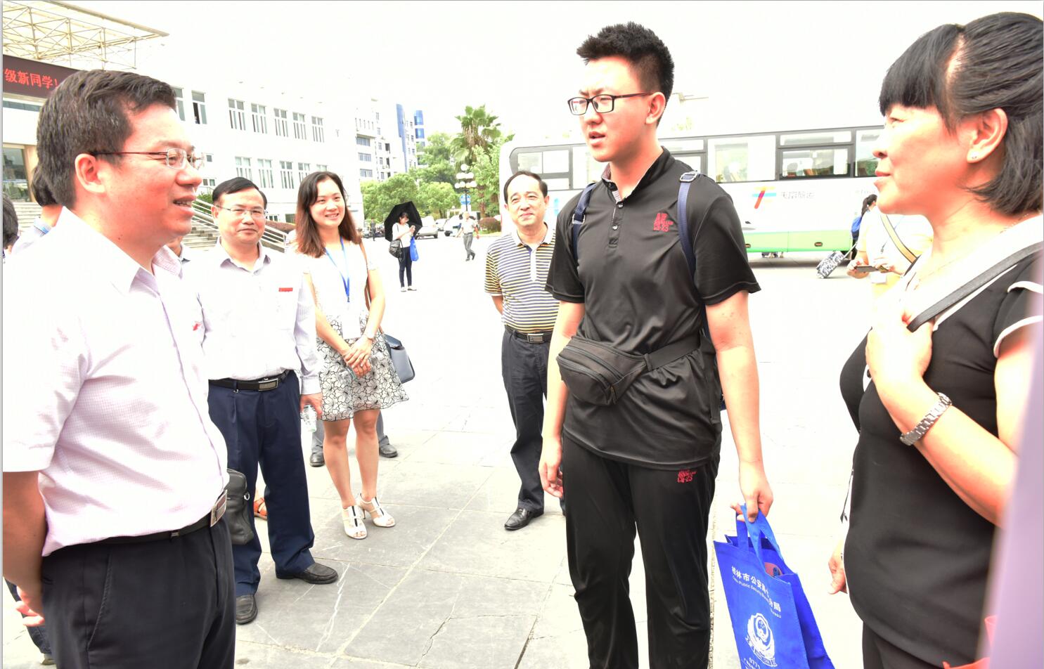 贺祖斌校长与新同学交流20170913181010.jpg