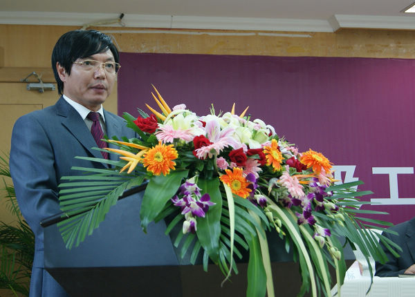 副校长李传起在开学典礼上致辞