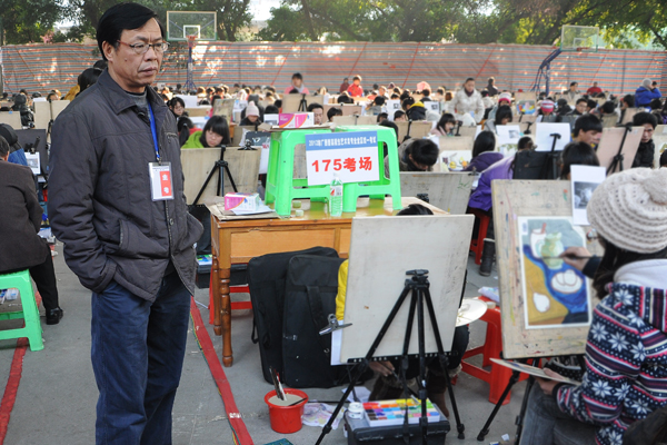 钟瑞添副校长视察考场（潘攀                     </div></div>
                                <!--新闻内容结束-->

                                <div class=