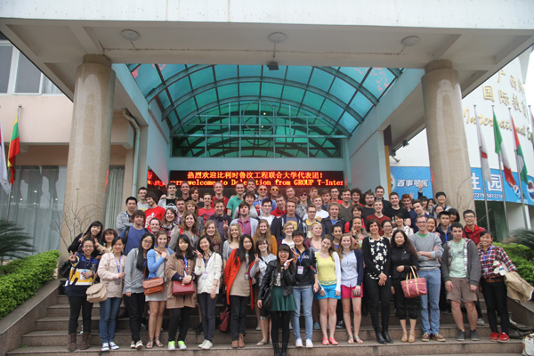 中比师生合影留念