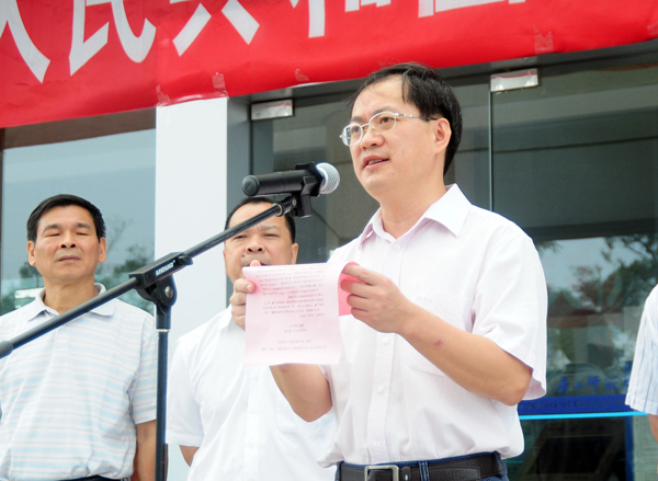 校党委副书记唐仁郭在开幕式上致辞。