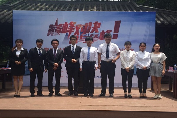 文旅学院与航院院辩论队合影.jpg