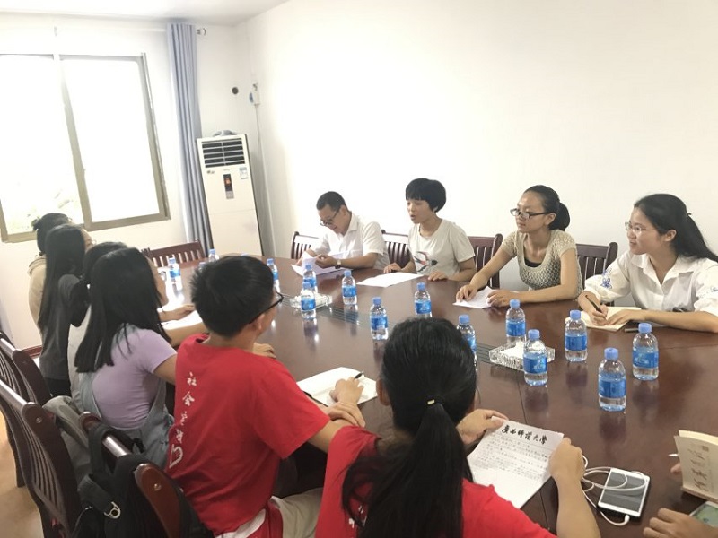 5兴安县溶江镇挂职队学习团的十八大精神活动.jpg
