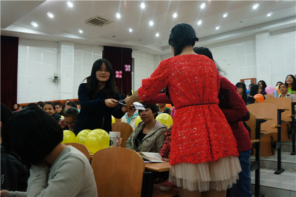 观众答题获小礼品