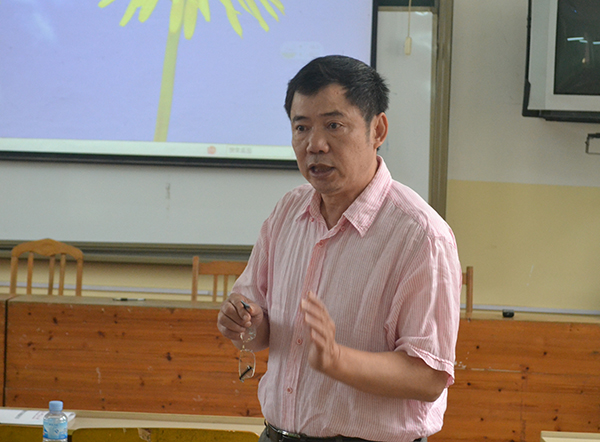 孙建元博士、教授在滕州中学评课活动上发言