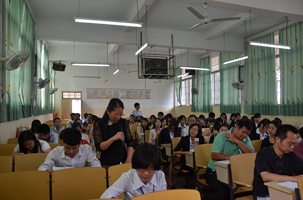 滕州中学实习生公开课评课活动会场