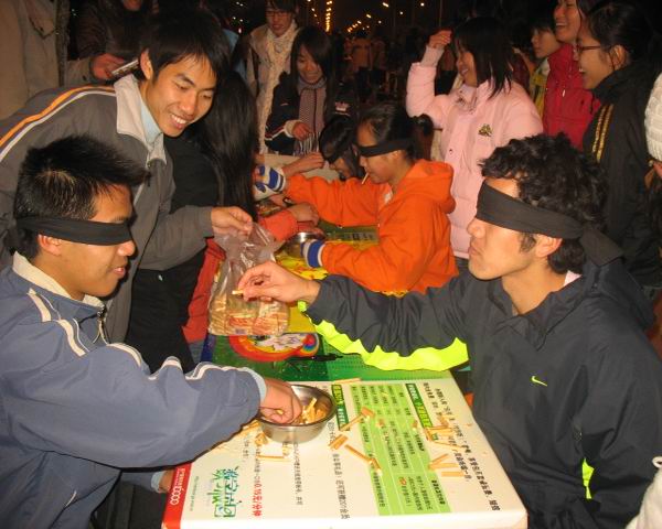 游园活动现场。