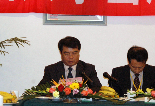 我校党委书记陈大克在会上致欢迎词。