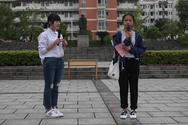 现场听众踊跃发言分享感想.JPG