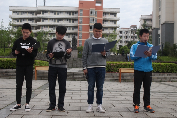 学生代表畅谈青春大学.JPG
