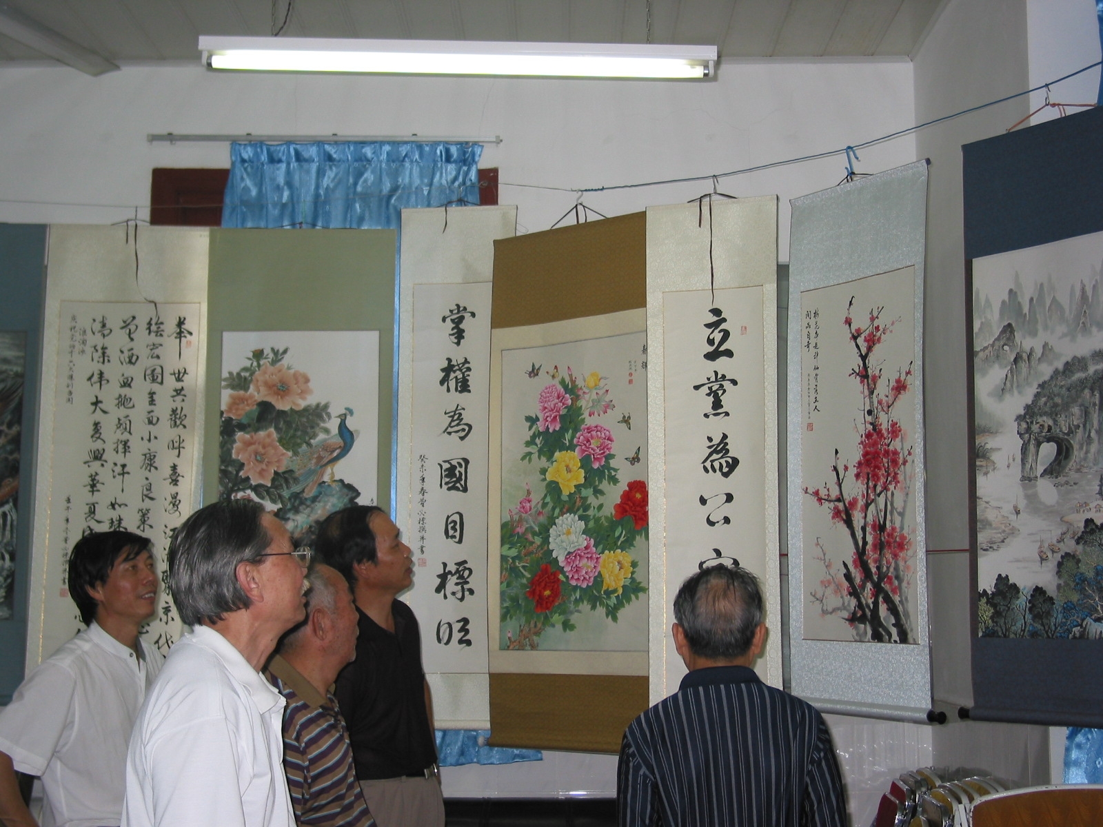 为了庆祝中国共产党建党82周年，6月30日下午，我校老年诗书画协会在王城校区校工会办公室举办庆“七一”诗