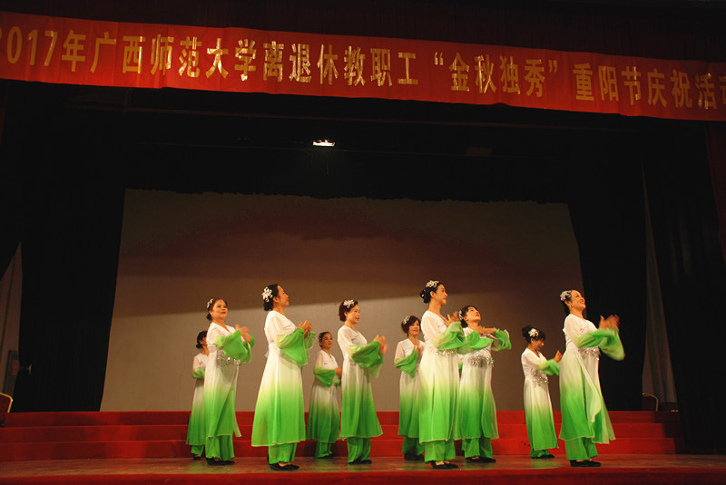 C:/Users/Administrator/Desktop/离退处新闻稿件汇集/2017重阳节文艺表演/新闻用/舞蹈《江南谣》.jpg