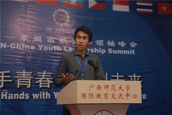 来自印尼沙迪亚哇查纳基督教大学的Timothy Ananda Gusti发言