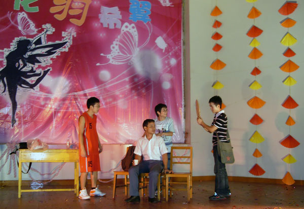 化学化工学院的话剧节目《我的大学》。