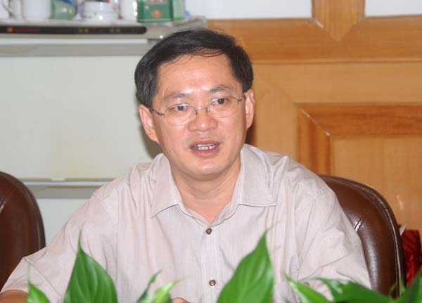 校党委副书记唐仁郭在会上汇报我校学习实                    </div></div>
                                <!--新闻内容结束-->

                                <div class=