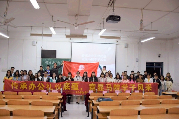 活动合影.jpg