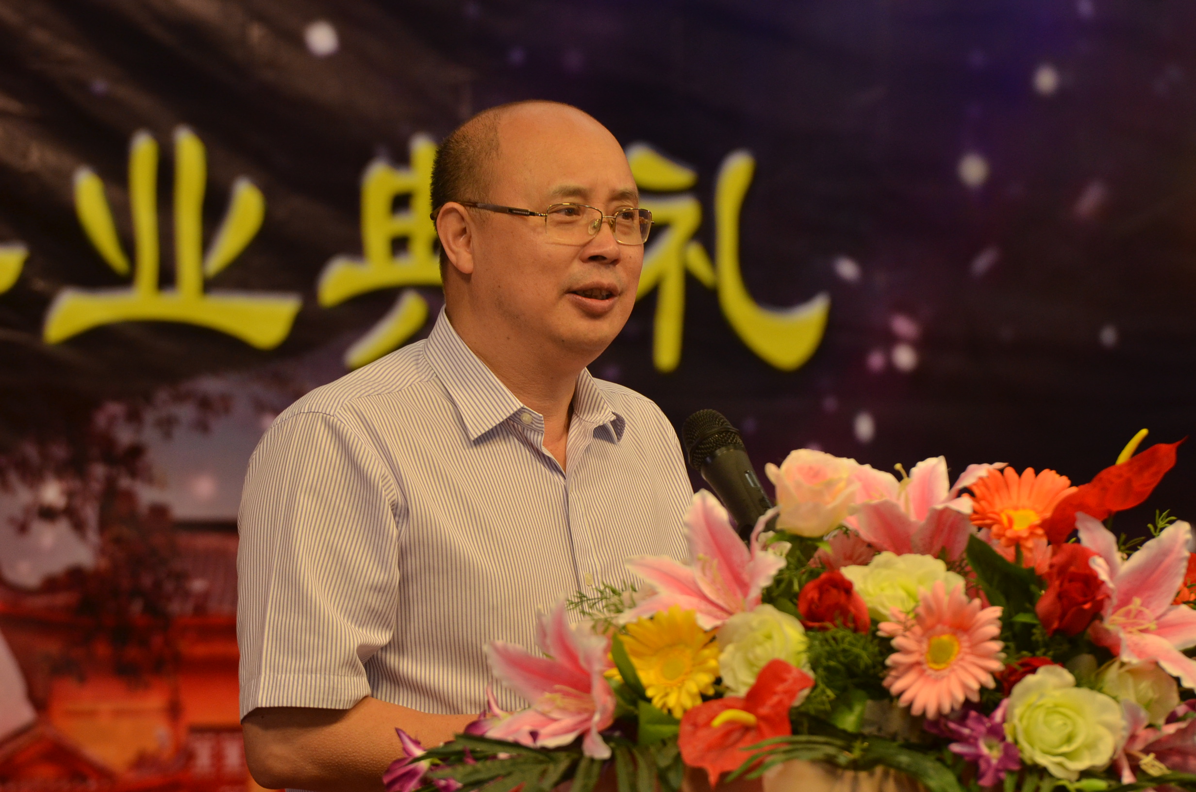 广西壮族自治区教育厅蔡昌卓副厅长致                    </div></div>
                                <!--新闻内容结束-->

                                <div class=