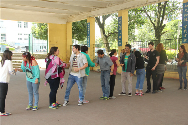 中外学生友好交流会外国留学生歌舞