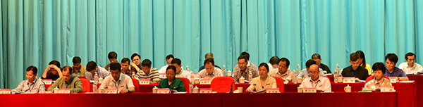 主席团全体成员