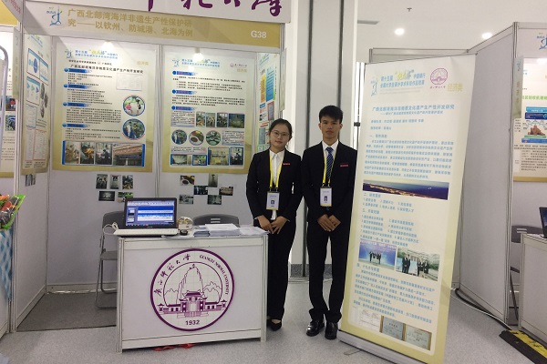 2 获得全国“挑战杯”二等奖团队成员在问辩现场.jpg 2 获得全国“挑战杯”二等奖团队成员在问辩现场.jpg