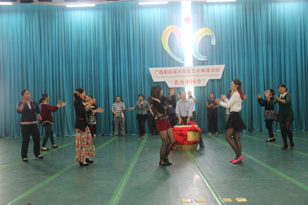 河口乡人民一同排练走场