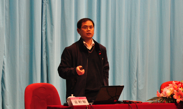 袁柏顺教授应邀到我校作学习贯彻党的十八大精神反腐倡廉专题报告