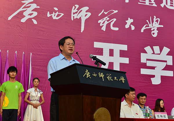 校党委副书记唐仁郭主持开学典礼                    </div></div>
                                <!--新闻内容结束-->

                                <div class=