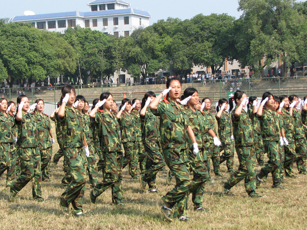 女兵方块队                    </div></div></article>
                    </div>
                    <div id=