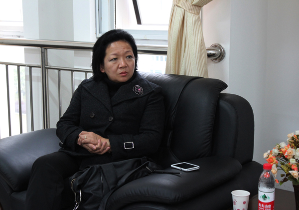 校党委书记王枬在体育学院听取开学情况汇报(大学生通讯社 郭雄翡 摄)