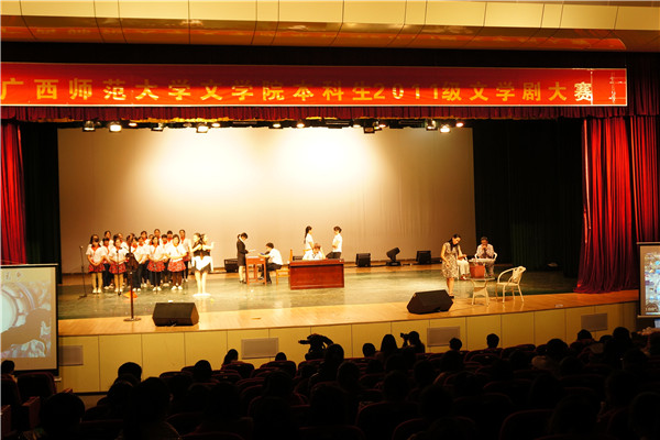 演出现场(大学生通讯社 奉偲茗 黄敏静 蔡彬彬摄)